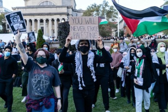 حملة دعم لفلسطين تجتاح ملاعب أوروبية