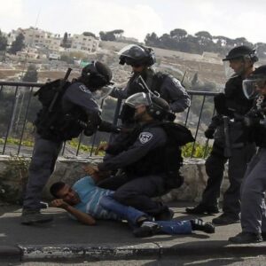 الاحتلال ينفذ حملة عسكرية في كفر عقب بالقدس