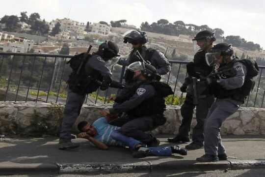 الاحتلال ينفذ حملة عسكرية في كفر عقب بالقدس