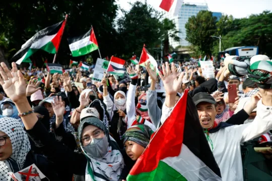 جاكرتا تنفي.. برنامج تجريبي إسرائيلي لتهجير 100 غزي للعمل بإندونيسيا