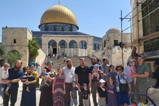 عشرات المستوطنين يقتحمون الأقصى وسط قيود مشددة