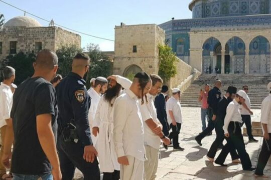 مستوطنون يقتحمون المسجد الأقصى