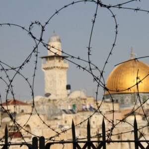 الاحتلال يعزز تواجده بالقدس ويُقيد وصول المصلين للأقصى