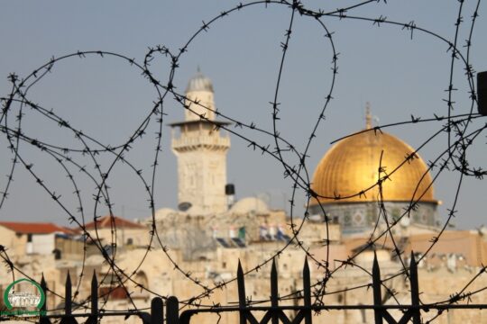 الاحتلال يعزز تواجده بالقدس ويُقيد وصول المصلين للأقصى