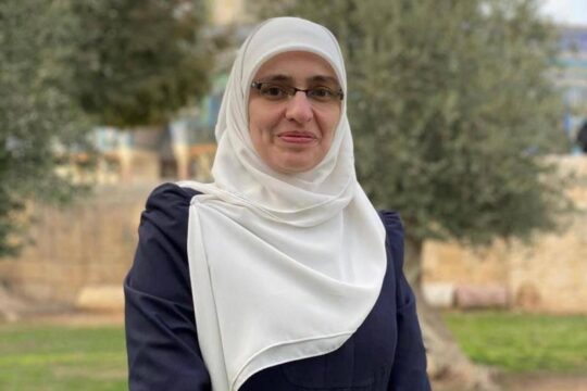 الاحتلال يبعد المقدسية هنادي الحلواني عن المسجد الأقصى