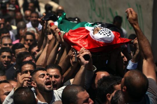 استشهاد طفلين والاحتلال يواصل تنصله من اتفاق وقف إطلاق