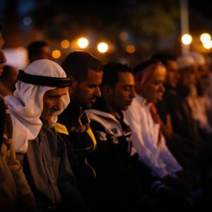 نحو 130 ألف مصلٍ يؤدون صلاتي العشاء والتراويح بالمسجد الأقصى