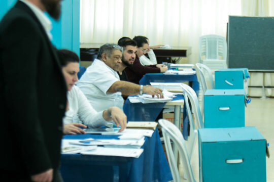 لجان التحقيق في "إسرائيل": أداة للشفافية أم وسيلة للتهرب؟