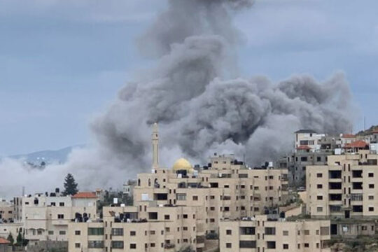 جيش الاحتلال يفجر منزلين في مدينة الخليل