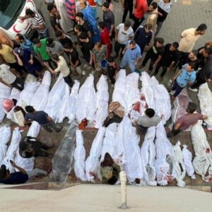 انتشال 76 شهيداً مجهولي الهوية بمحيط مستشفى كمال عدوان