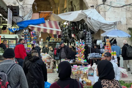 حركة عادية بلا ازدحام في أسواق القدس القديمة عشية رمضان (الجزيرة)