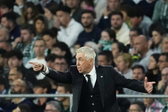 أنشيلوتي يثير قلق جماهير ريال مدريد