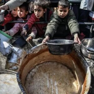 "أوتشا" تحذر: منع المساعدات عن غزة يفاقم الكارثة الإنسانية