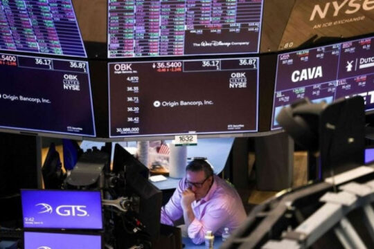 الأسهم الأمريكية تهوي بسبب تداعيات سياسات ترامب