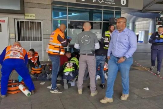 مقتل إسرائيلي وعدة إصابات بعملية طعن في حيفا