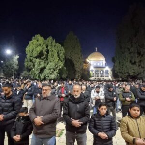 85 ألفا يؤدون صلاتي العشاء والتراويح في رحاب المسجد الأقصى