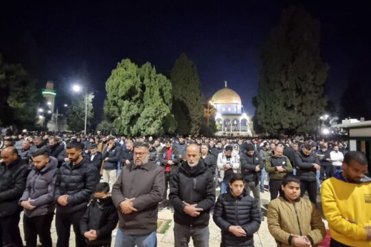 85 ألفا يؤدون صلاتي العشاء والتراويح في رحاب المسجد الأقصى