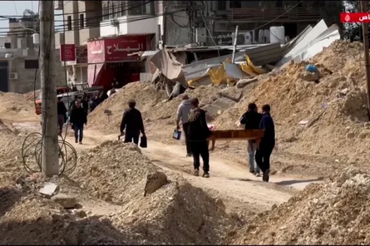 الاحتلال يقتحم مساجد ويحرق أحدها جزئيا بنابلس