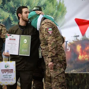 انتهاء المرحلة الأولى من صفقة تبادل الأسرى بين حركة حماس والاحتلال/ رويترز