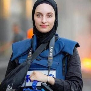 الاحتلال يعتقل صحفية مقدسية من باب العمود بالقدس