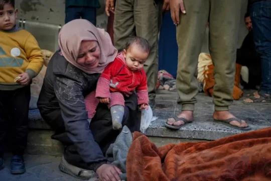 15 شهيدًا في مجزرتين بخانيونس.. والاحتلال يصدر أوامر إخلاء لمعظم مناطق رفح