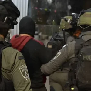 الاحتلال يزعم اعتقال خلية من نابلس خططت لتنفيذ عمليات إطلاق نار