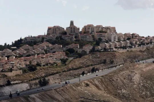 الكابينت يصادق على شق شبكة طرق لضم مستوطنة "معاليه أدوميم" إلى القدس