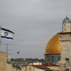 بذكرى النكبة.. إغراق القدس بأعلام إسرائيل ومستوطنون يتوعدون الأقصى