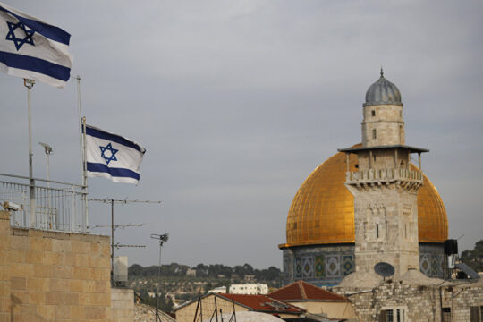 بذكرى النكبة.. إغراق القدس بأعلام إسرائيل ومستوطنون يتوعدون الأقصى