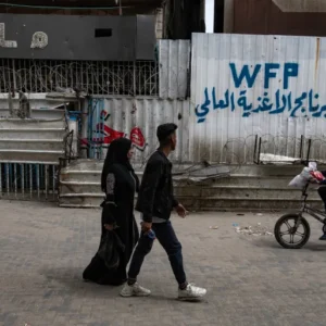 ألمانيا وفرنسا وبريطانيا تطالب إسرائيل بإنهاء حظر دخول المساعدات إلى غزة