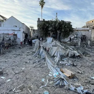 جيش الاحتلال يقصف "المعمداني" في غزة