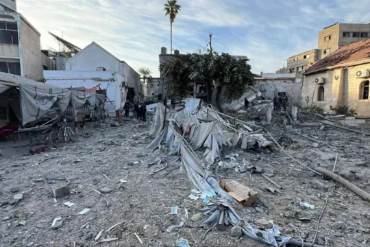 جيش الاحتلال يقصف "المعمداني" في غزة