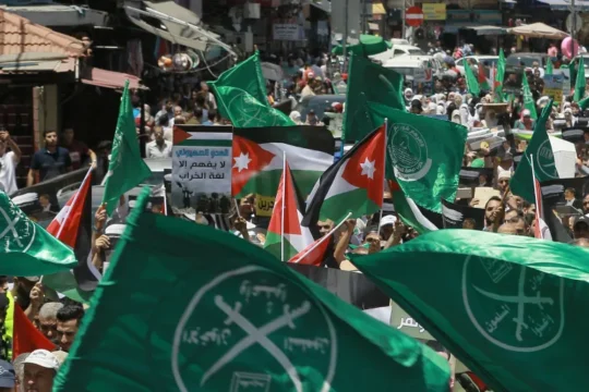 الأردن يحظر جماعة الإخوان المسلمين