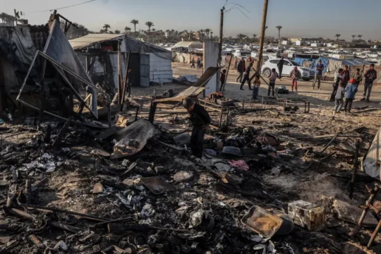 إسرائيل تكثف حربها على خيام النازحين بغزة