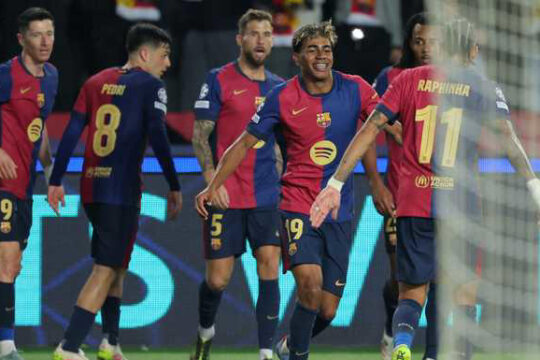 برشلونة يحقق فوزا عريضا على دورتموند ويقترب من نصف النهائي