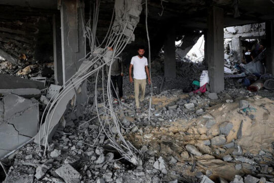 إسرائيل تسوي رفح بالأرض وسكان غزة يخشون من خطة لمحاصرتهم