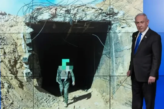 نتنياهو يستعرض صورة نفق بمحور فيلادلفيا ادعى أنه تابع للمقاومة وغالانت يكذبه (مواقع التواصل)