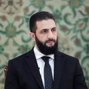 الرئيس السوري أحمد الشرع أكد أن العقوبات تعيق قدرة الحكومة على تحريك الاقتصاد (رويترز-أرشيف)
