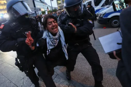ألمانيا تُطارد نشطاء أجانب بتهم التحريض بعد احتجاجات مؤيّدة غزة