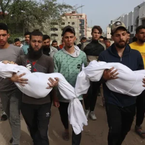 38 شهيدا والاحتلال ينذر 3 مناطق بمدينة غزة بالإخلاء