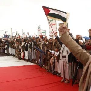 مؤيدون لجماعة أنصار الله أثناء مظاهرة داعمة لفلسطين | gettyimages