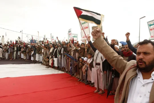 مؤيدون لجماعة أنصار الله أثناء مظاهرة داعمة لفلسطين | gettyimages