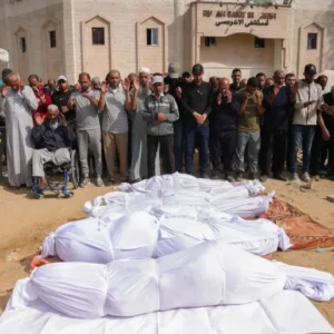 شهداء بقصف خيام نازحين ومستشفيات غزة تناشد العالم