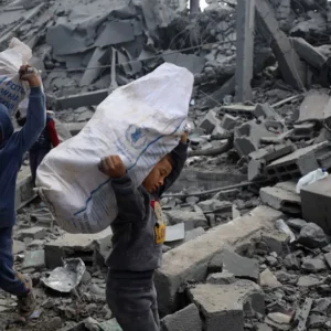 مسؤول إسرائيلي: نجري مفاوضات لتنفيذ خطة تهجير سكان غزة لدول أخرى