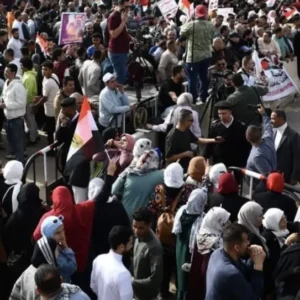 بدعم الدولة المصرية.. الآلاف يتظاهرون في العريش رفضًا لمخطط تهجير الفلسطينيين