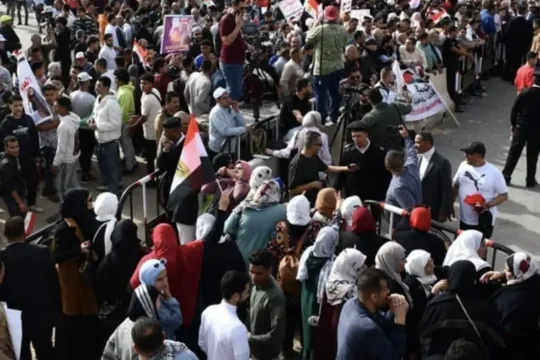 بدعم الدولة المصرية.. الآلاف يتظاهرون في العريش رفضًا لمخطط تهجير الفلسطينيين