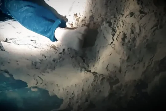 القسام تبث مشاهد لإنقاذ أسرى إسرائيليين من نفق قصفه الاحتلال