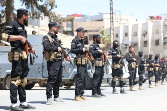 قوات الأمن العام تنتشر على أطراف مدينة جرمانا بريف دمشق بعد اشتباكات أمس (مواقع التواصل الاجتماعي)