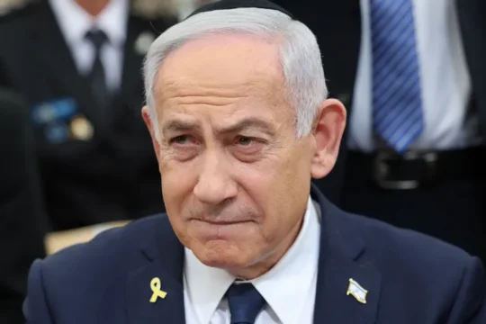 تحذيرات إسرائيلية من العزلة الدولية وعضو كنيست يتهم نتنياهو بـ"الكذب"