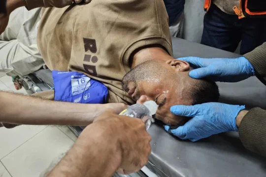 تحقيق لهآرتس: الجيش يطلق العنان لاستهداف المراكز الطبية بغزة